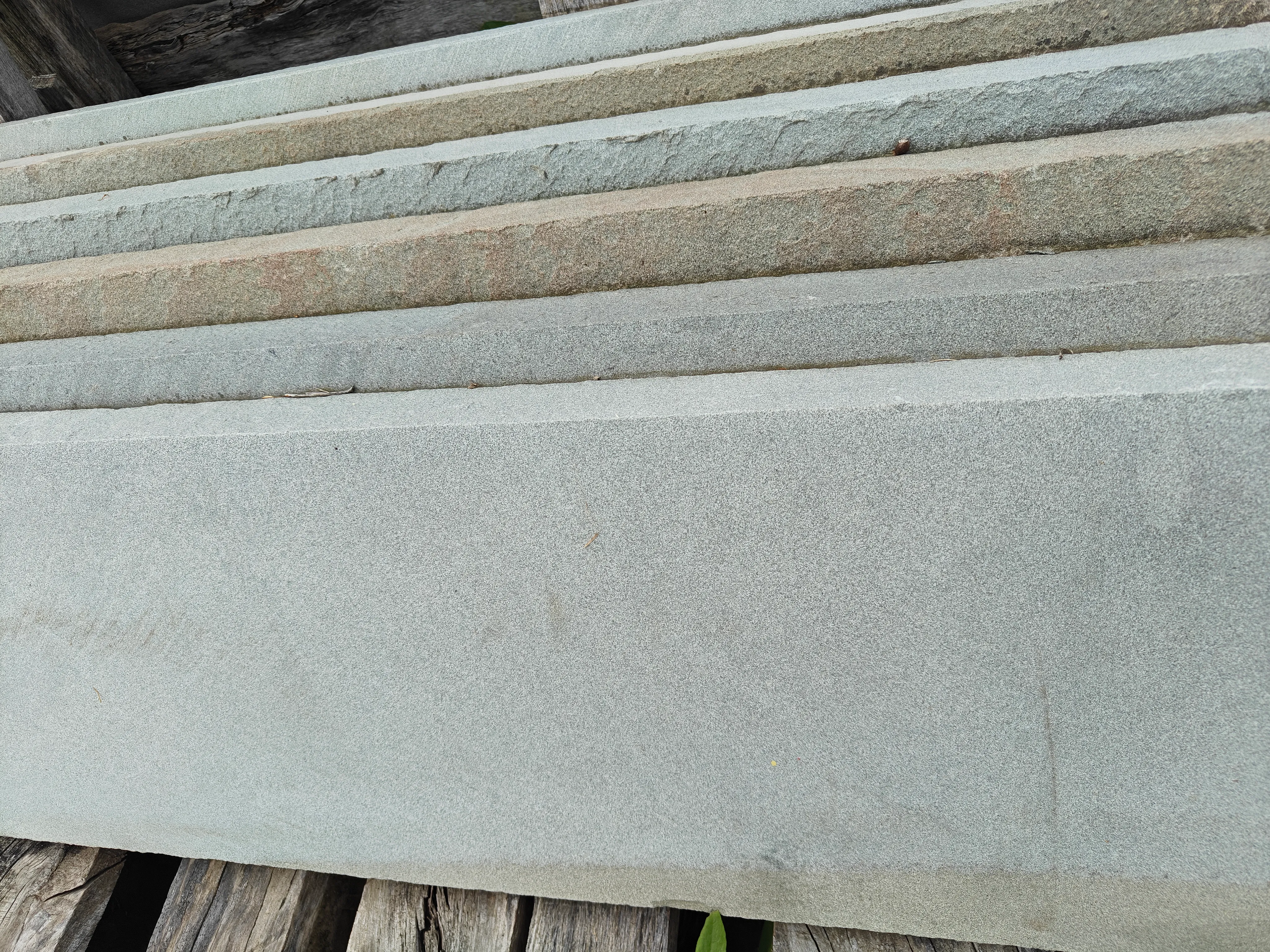 2'x1'x2" Thermal Bluestone Tread