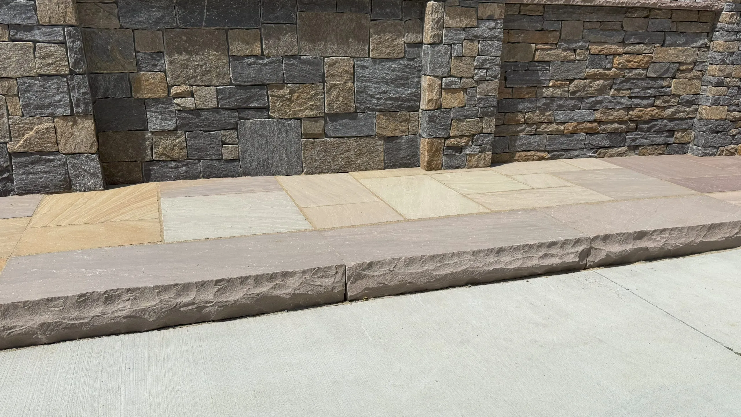 USI Autumn Brown Step 4' Rock Faced